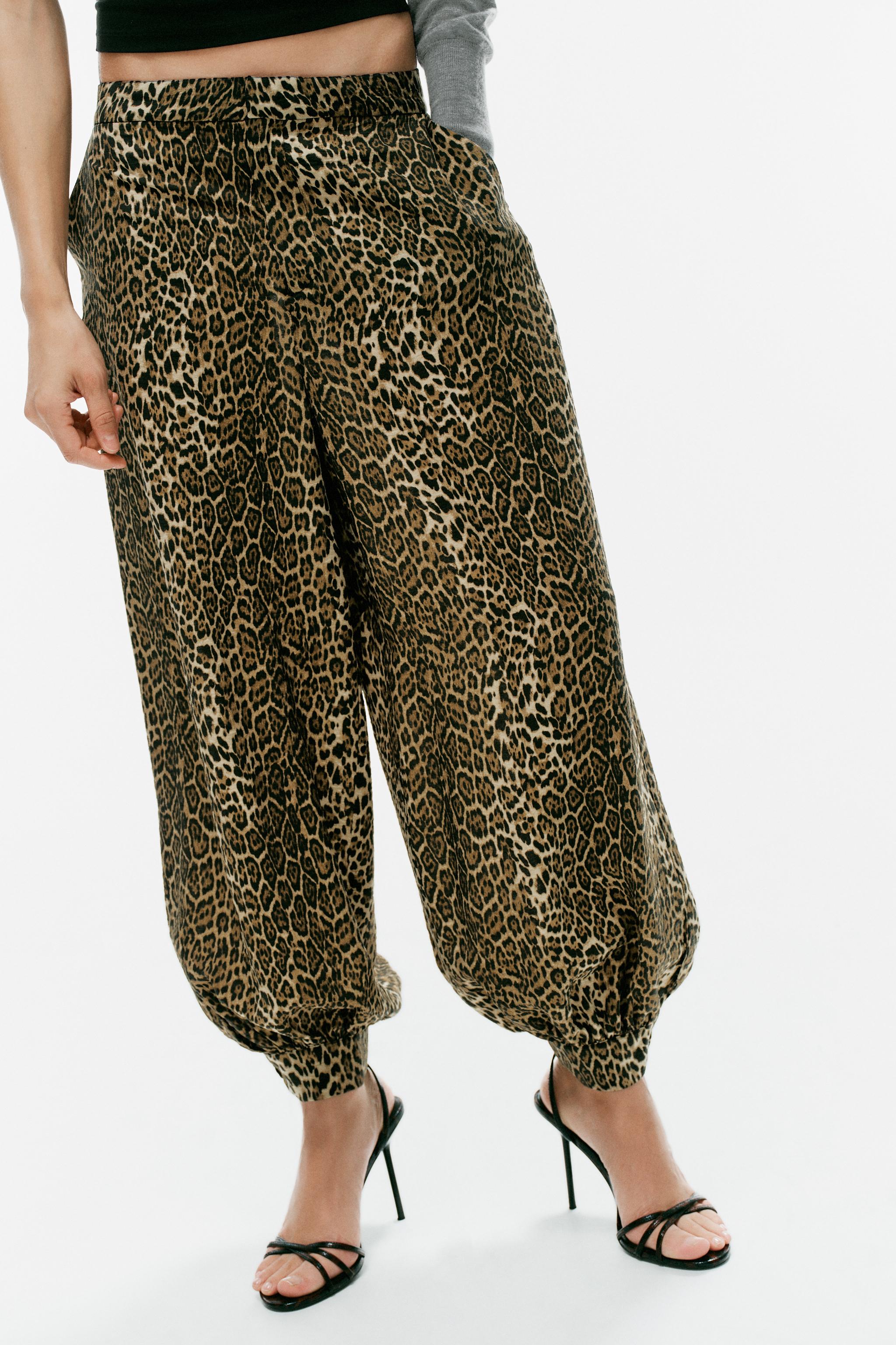 PANTALON SAROUEL SATINÉ À IMPRIMÉ ANIMALIER
